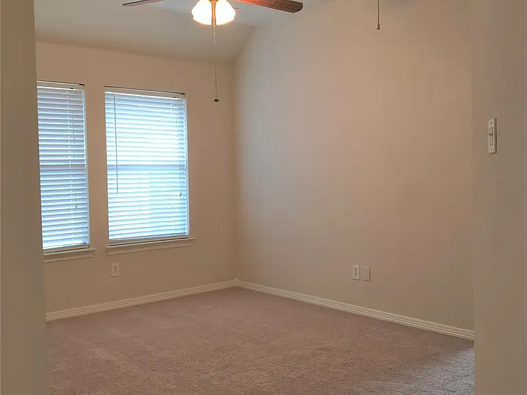 2214 Valley View Xing — Photo 17