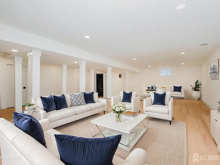 2810 Beatty St — Photo 11