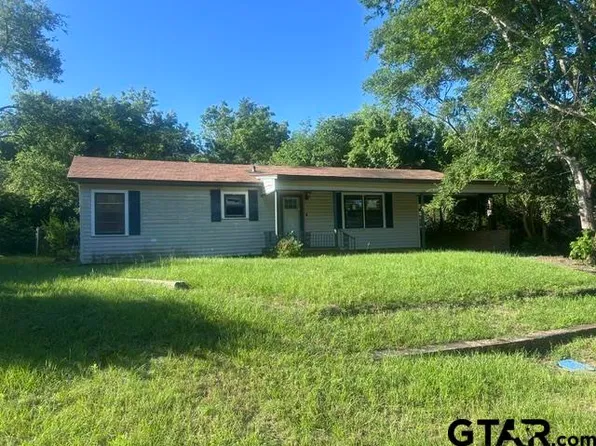 100 Mills St, Arp, TX 75750