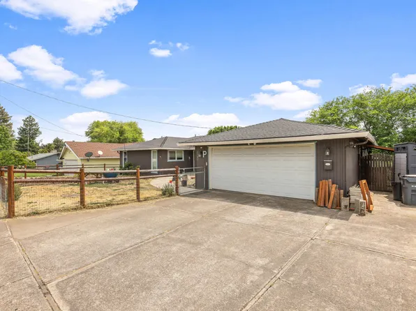 1741 Serenity Dr, Medford, OR 97504