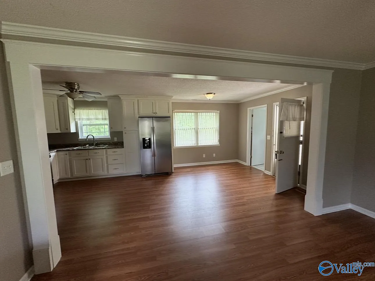 3 bed, 1056 sqft, $1,350 — Photo 2