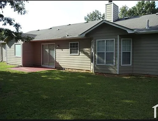 527 Fieldgreen Dr — Photo 2