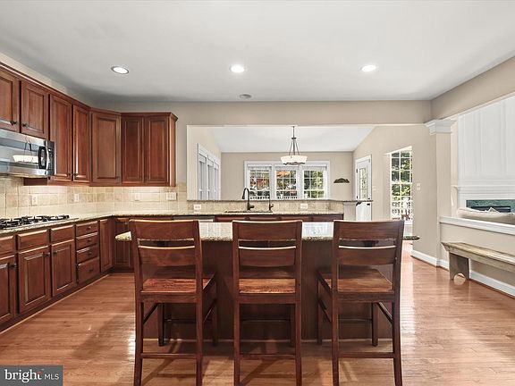 2nd image of 15300 Doe Hill Ct