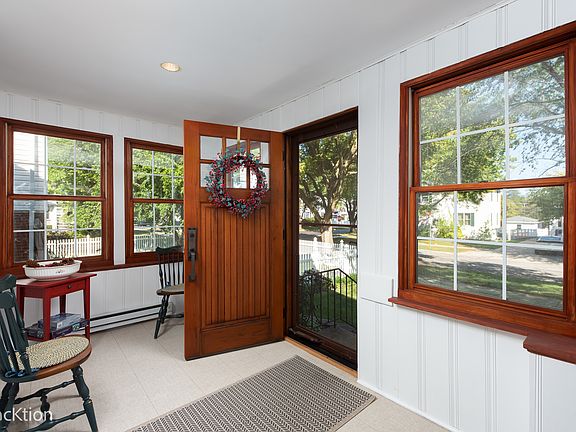 3rd image of 208 S Lombard Ave