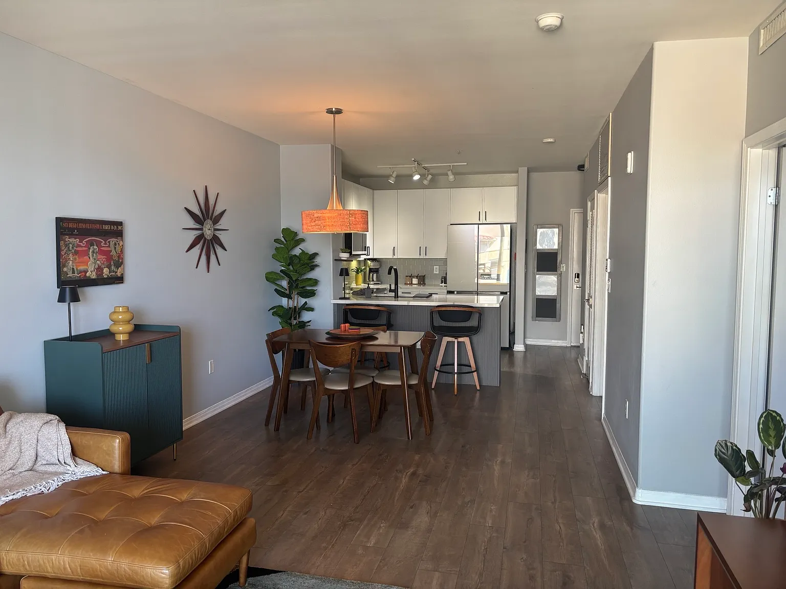2 bed, 950 sqft, $3,600 — Photo 2