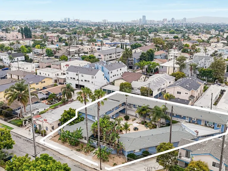 1055 Loma Ave — Photo 26