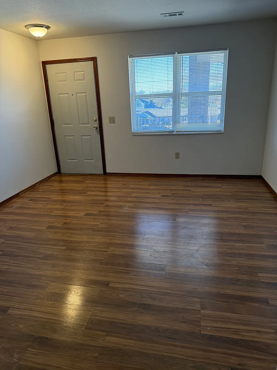Building Photo - 103 S Riebeling St #C