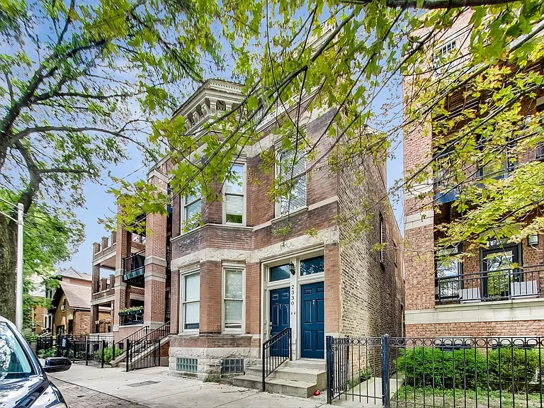 2330 N Greenview Ave #2R — Photo 1