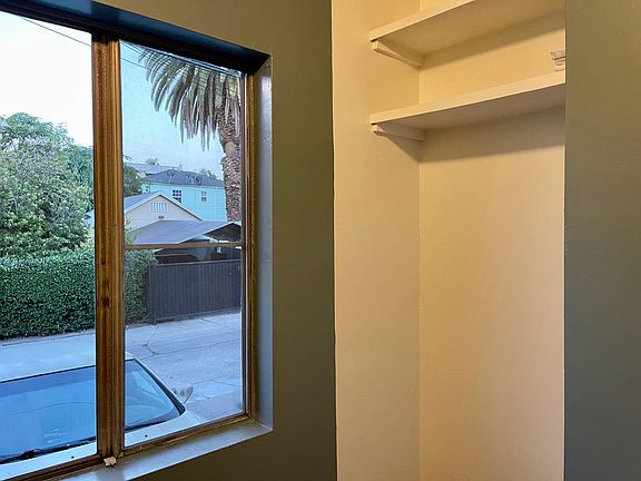 5th image of 220 S Commonwealth Ave APT 109