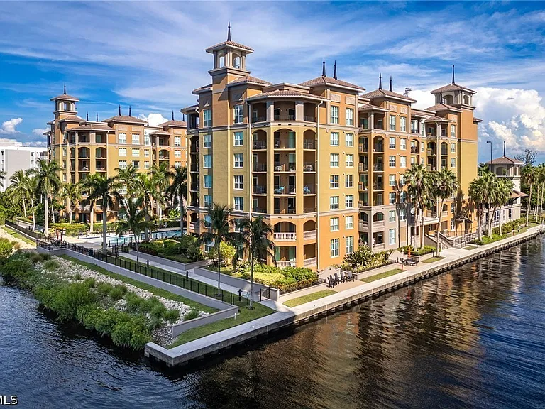 2825 Palm Beach Blvd #401 — Photo 5