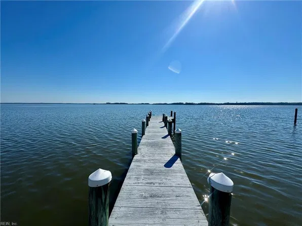 10 Riverview Dr, Poquoson, VA 23662