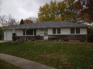 212 Gordon Ct, Elgin, IL 60123