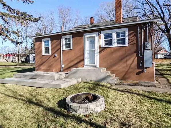 418 S 3rd St, Guttenberg, IA 52052