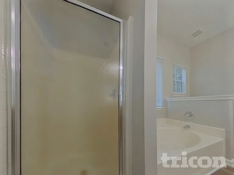 101 Royal Crest Dr — Photo 8