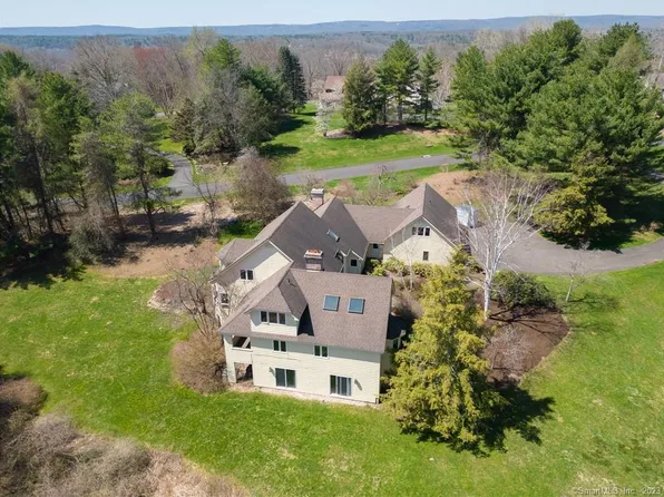 6 Metacom Drive, Simsbury, CT 06070