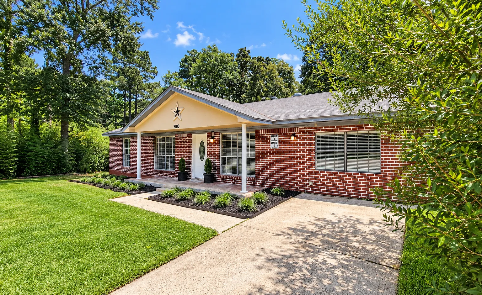 2100 Hill Top Ct — Photo 3