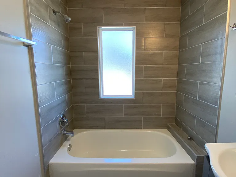 1542 Victoria Ave #5 — Photo 8