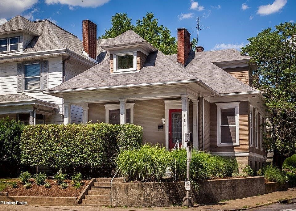 1045 Baxter Ave 2-01