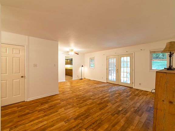 3rd image of 2702 N Goldring Rd