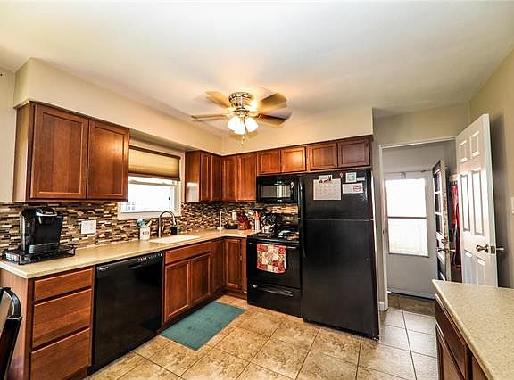 5th image of 3207 Erin Dr