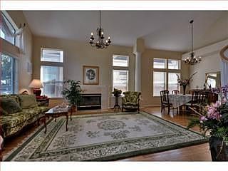 3rd image of 708 W Sunnyoaks Ave
