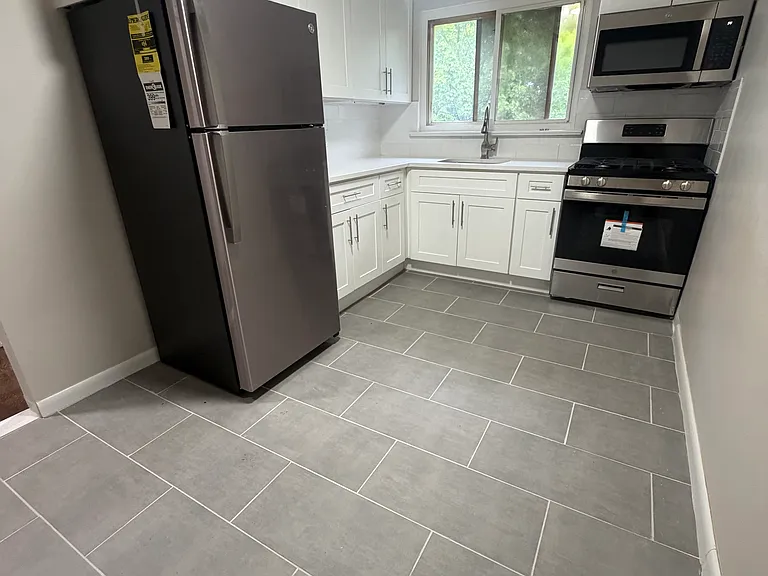 210 Broad Ave #3B — Photo 2