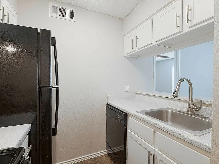 City Crest Apartments — Photo 61