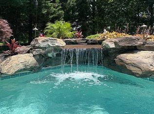 2 Hickory Spring Ct, Gaithersburg, MD 20882