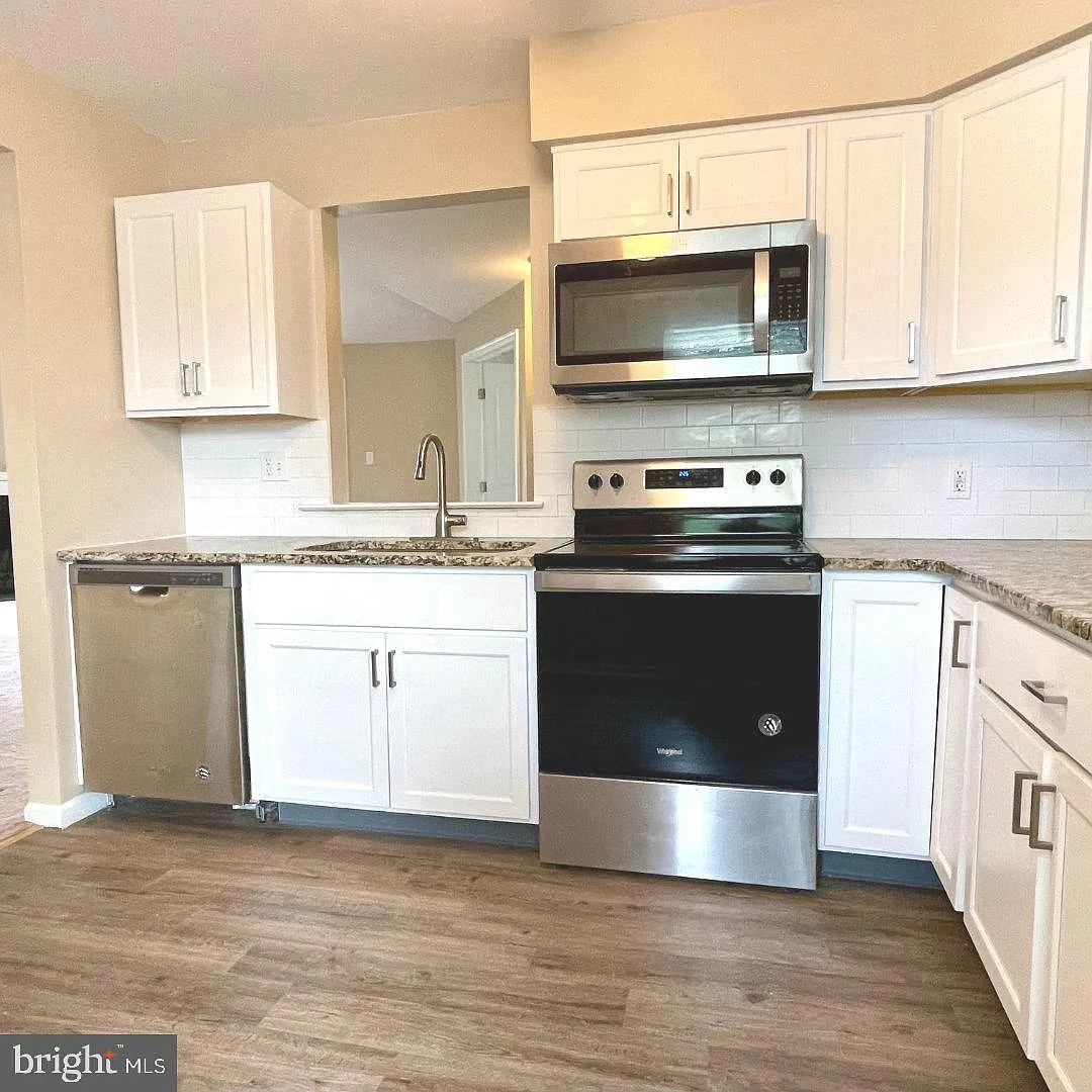 3 bed, $2,350 — Photo 4