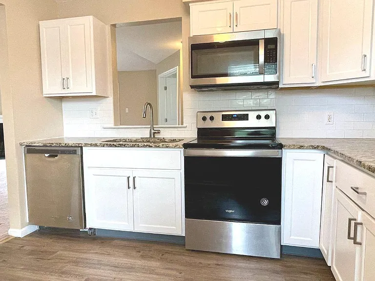 1104 Mews Dr #1104 — Photo 4