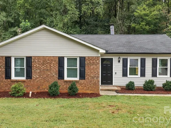 2115 Teddington Dr, Charlotte, NC 28214