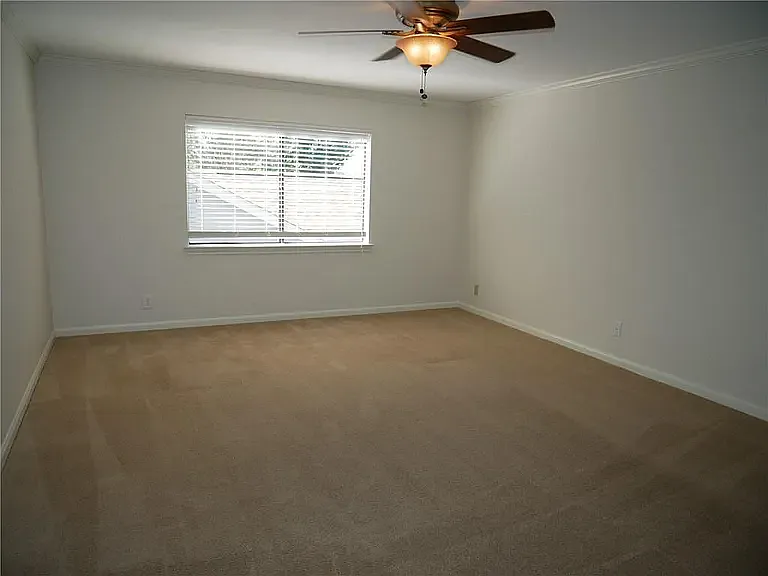 6520 Heron Dr — Photo 7