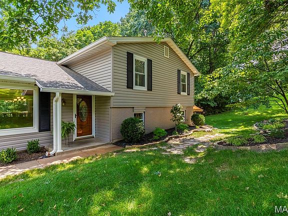 2nd image of 12 Hickory Hill Dr