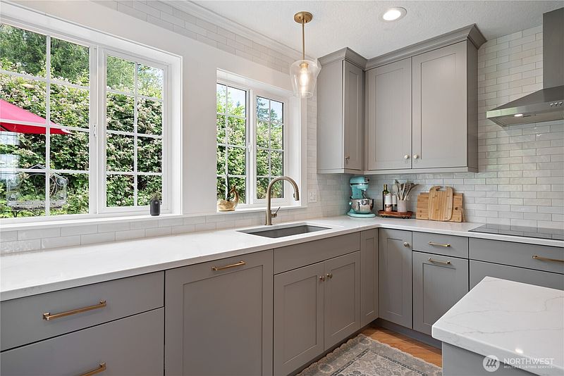4th image of 2420 Ivy Lane
