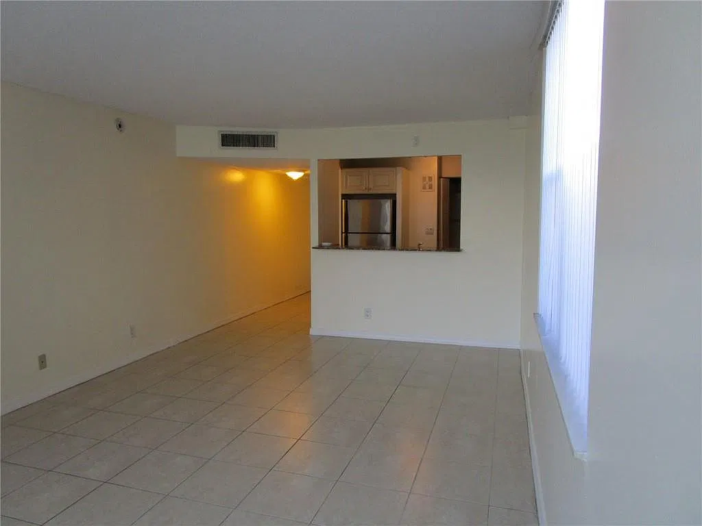 4501 NE 21st Ave — Photo 3