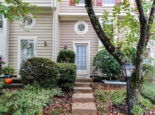 1574 Woodcrest Dr, Reston, VA 20194