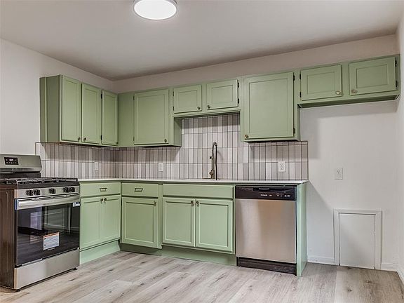 4th image of 4760 SE 23rd St
