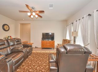634 E Fairway Lake Dr, Alvin, TX 77511