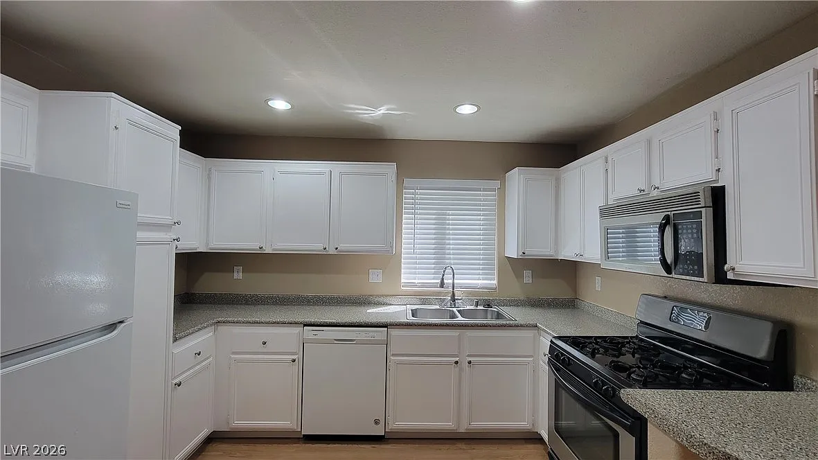 3 bed, 2.5 bath, 1480 sqft, $1,650 — Photo 2