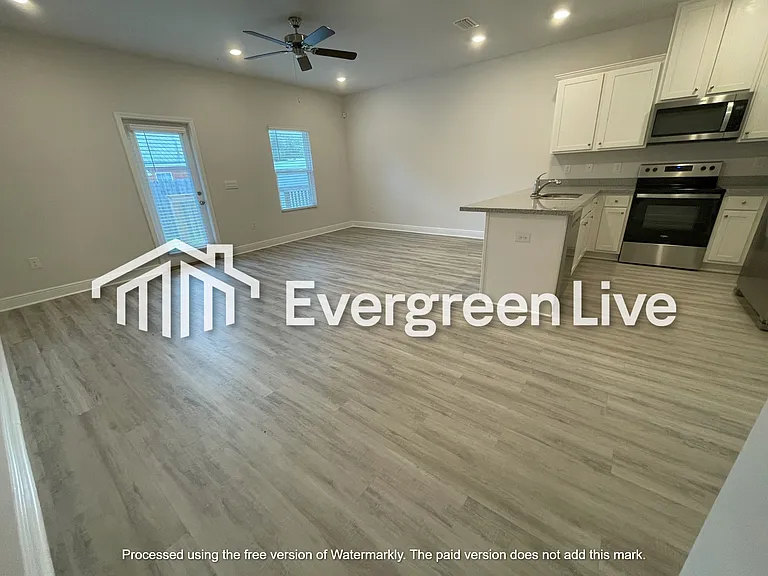 9843 Fowler Ave — Photo 11