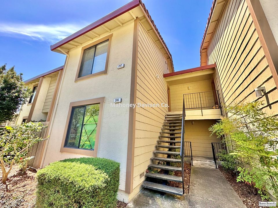 1st image of 207 Park Place Dr