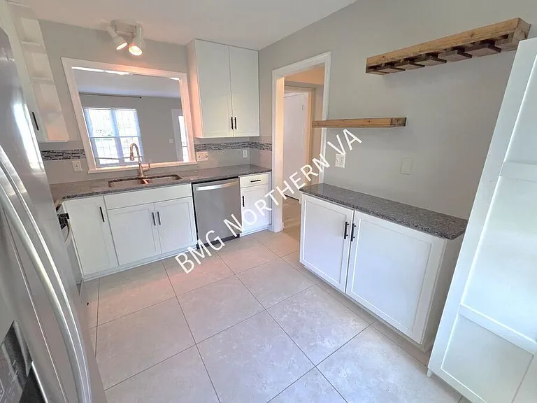 301 Bridle Crest Sq NE — Photo 5