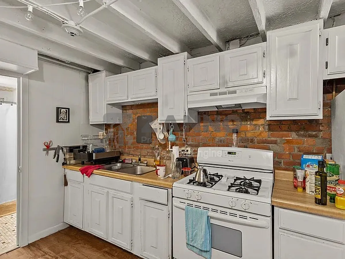 Building Photo - 35 Bowen St #1A