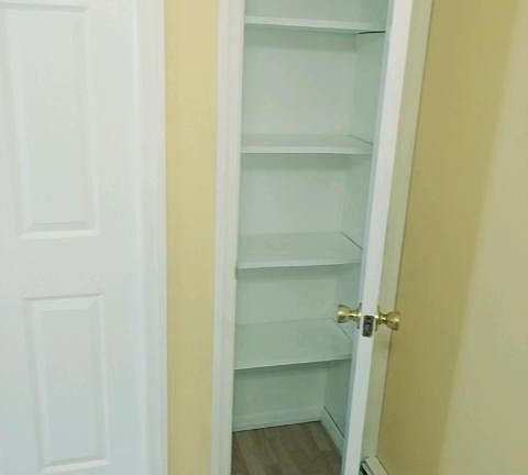 5th image of 463 Edgegrove Ave