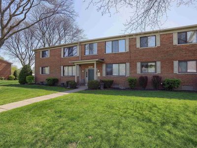 32570 Harper Ave, Saint Clair Shores, MI, 48082