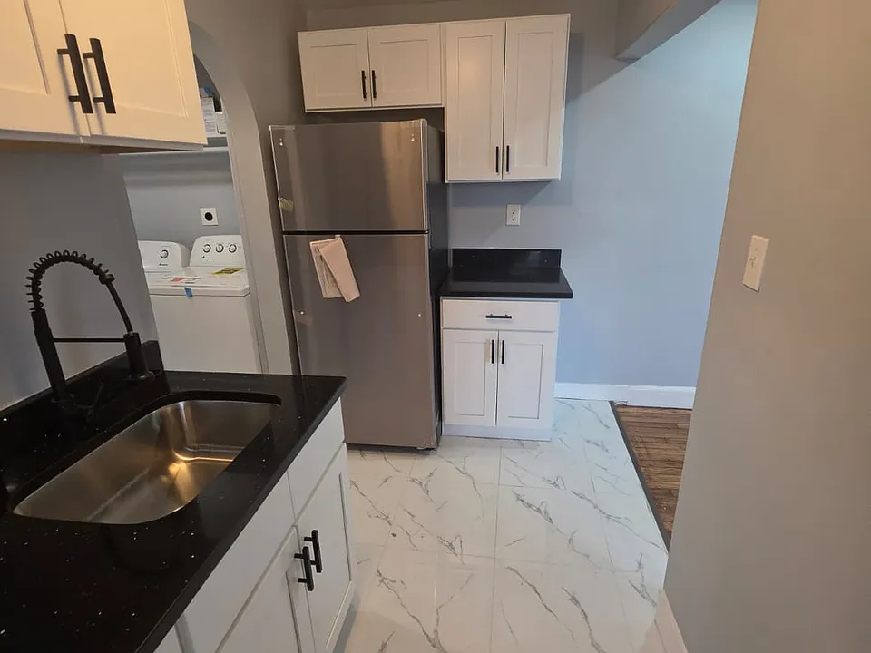 26 Golden Hill St #4B