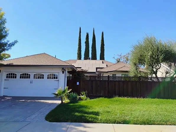 2045 Stanford Ct, Los Banos, CA 93635