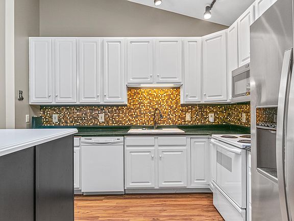 5th image of 520 Silver Leaf Dr