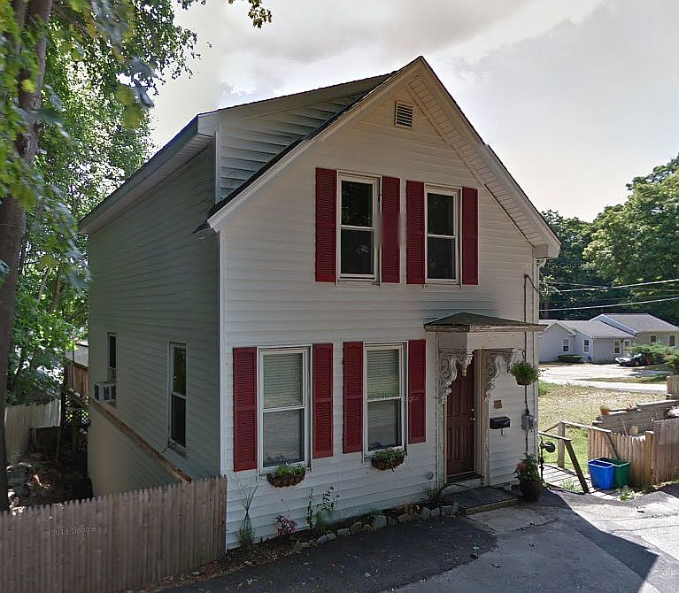 2nd image of 12 Pierce St