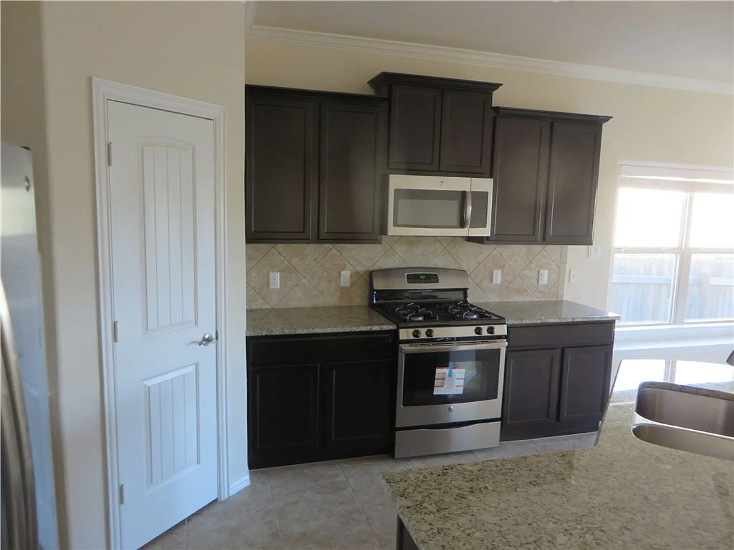Gorgeous 3/2/2 in Villas at Vista Ridge! — Photo 4